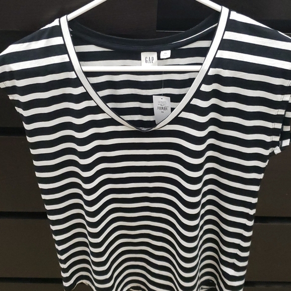 NWT Gap Scoopneck Tee - Picture 2 of 5